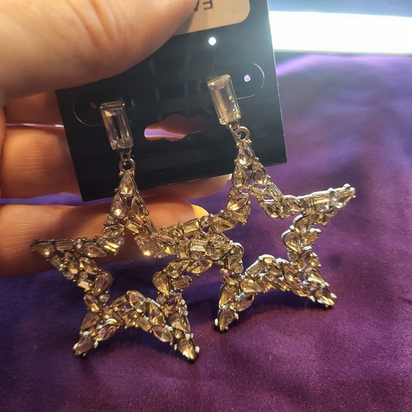 Star 🌟 Earrings - Picture 5 of 6